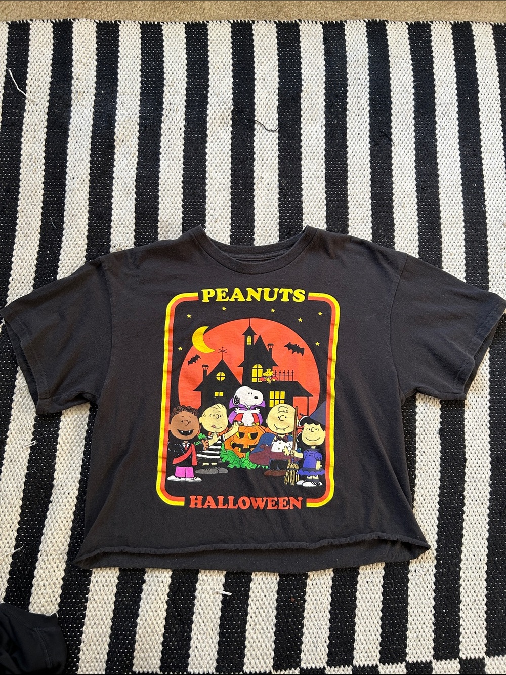Peanuts Halloween cropped shirt - Picture 2 of 6